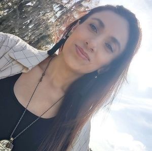 Meet your Posher, Ana patricia